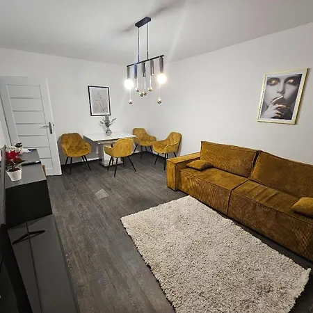 Marcello Teczowe 8b 8 شقة